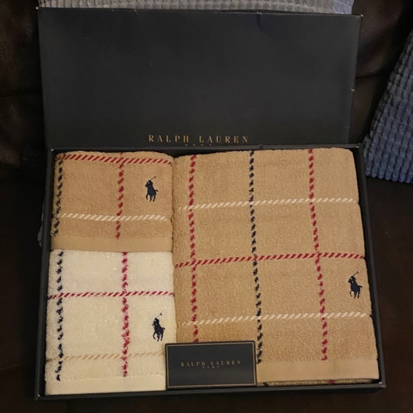 Ralph Lauren Tan and Cream Towel Set with Red and dark Blue Accents